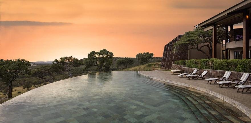 300meliaserengetilodge-pool_sunset_1